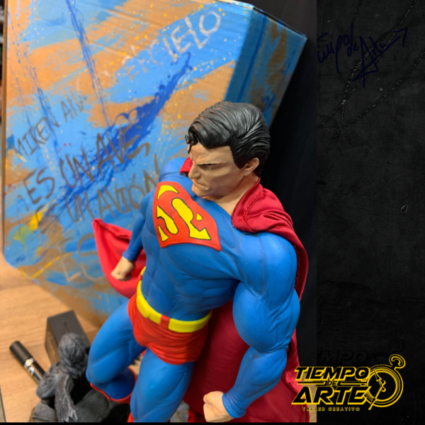Escultura SUPERMAN PREMIUM FORMAT - Imagen 9